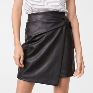 ✨ Club Monaco Chavelle Faux Leather Skirt ✨